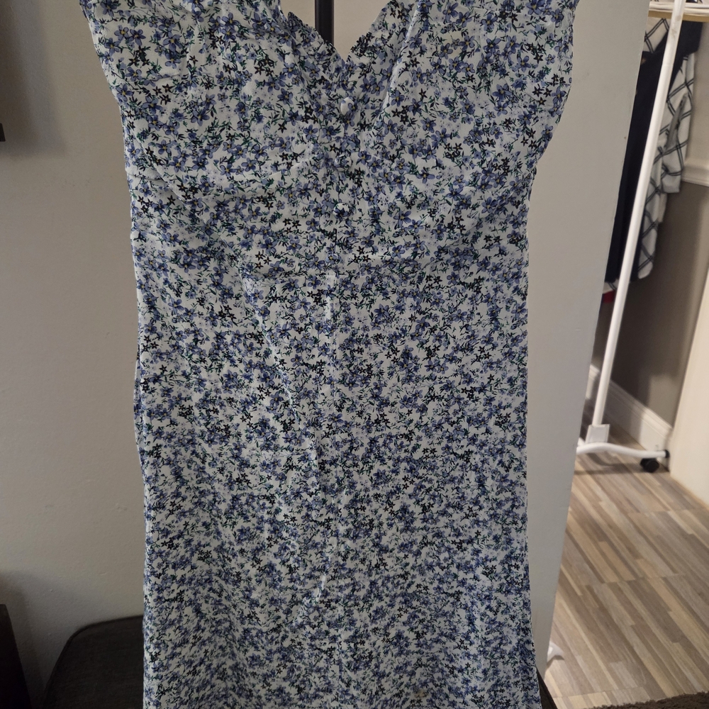 Gianni Bini Blue and White Floral Midi Dress